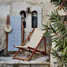 Une Chilienne Jaune Alinea Mobilier De Salon Chaise Longue Jardin Chaise Longue Exterieur