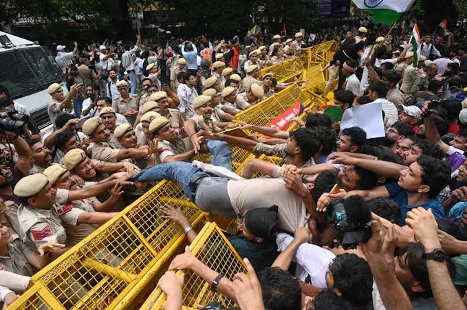 Photos of police cracking down on India's youth-led 'cockroach' movement in  New Delhi