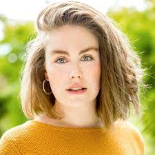 Ellen Roe's Instagram, Twitter & Facebook