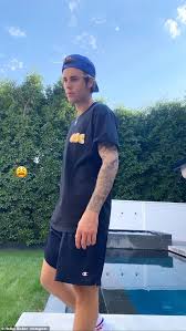 Win an experience to skate with champion @nyjah huston, now an official partner of geojam follow these steps to skate with. Justin Bieber Looks Happy To Be Getting Back To Work As He Rocks Up To La Recording Studio Daily Mail Online