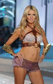They had 3 child together in total of 4. 10 Victoria S Secret Models Who Became Icons From Tyra Banks To Heidi Klum Teen Vogue