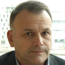 Dans la ville d'Ocaña, en Argentine, alors qu'ils remplaçaient de vieux  poteaux électriques en bois par de nouveaux en béton, des électriciens ont  remarqué des nids de pics dans les anciens… |