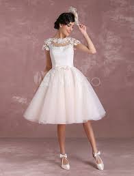 Wir bieten ihnen hier verschiedene schnitte und modelle, alle in top qualität und preiswert! Brautkleider Vintage Organza A Linie Mit Bateau Kragen Hochzeitskleid Vintage Elfenbeinfarbe Knielang Naturliche Taillenlinie Knopfe Kurzarm Milanoo Com