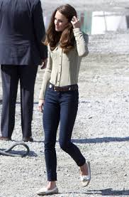  osez les mocassins femme pour un look chic et moderne ! Chemise Burbery Slim Et Mocassins Kate Rayonne En Look Urbain Purepeople