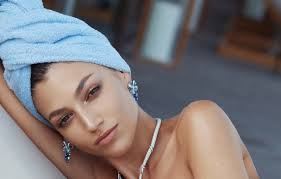 Jun 20, 2021 · úrsula corberó delgado is internationally famous for her portrayal of tokyo in the popular series la casa de papel or money heist. Wallpaper Look Girl Face Towel Earrings Ursula Corbero Images For Desktop Section Devushki Download