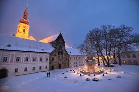 Das hauptgeschäftsfeld ist die stadt heiligenkreuz a.waasen. Weihnachten Erleben In Klosterlicher Stille Ordensgemeinschaften Osterreich