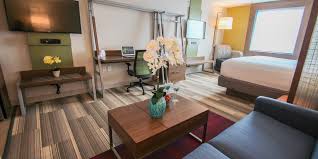 For those who wish to drive their own cars, towneplace suites by marriott miami airport has a car park on site, as well as additional parking nearby if the first car park is full. Miami Airport Hotels With Shuttle Holiday Inn Express Suites Miami Airport East
