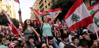 اندلع اليوم الأحد، حريق كبير في مبنى في شارع مار الياس بالعاصمة اللبنانية بيروت، وحضرت سيارات الإطفاء. ÙØ§ÙŠÙ†Ù†Ø´Ø§Ù„ ØªØ§ÙŠÙ…Ø² ÙˆØ¶Ø¹ Ù„Ø¨Ù†Ø§Ù† Ø£ÙƒØ«Ø± Ø®Ø·ÙˆØ±Ø© ÙˆÙ‡Ø°Ù‡ Ø§Ù„Ø£Ø³Ø¨Ø§Ø¨ Ø§Ù„ØªÙŠ ÙØ¬Ø±Øª ØºØ¶Ø¨ Ø´Ø¨Ø§Ø¨ Ù„Ø¨Ù†Ø§Ù†