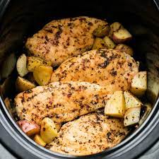 Slow Cooker Italian Chicken And Potatoes Is Such An Easy Meal To Make But Packed With Such Amazing Flavo Chicken Crockpot Recipes Crockpot Recipes Easy Recipes