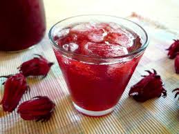 Jus De Bissap La Base Ivorian Food Recettes Des Caraibes Recettes Jamaicaines Boissons De Noel