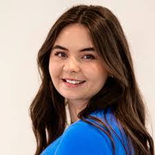 Lisa Lalli's Instagram, Twitter & Facebook