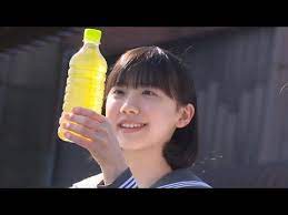 子役黄金期を引っ張ってきた一人として芦田愛菜ちゃんがいますが 現在は高校生ということで大人の女性に一歩近づいた年代になりました マルモのおきてでかわいらしい姿を見せてくれていた頃を思い出し 大きくなって と親心を感じるファンも多いと思います