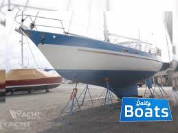 This wauquiez amphitrite 43 provides accommodation for a total of nine people. Buy Wauquiez Amphitrite 43 Wauquiez Amphitrite 43 For Sale