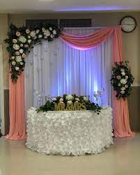 Hay tantas maneras de decorar sillas para bodas como variedad de telas y cintas. Mesa Para Boda O Quinceanera Decoracion De Bodas Sencillas Mesas Principales De Boda Decoraciones De Coches De Boda