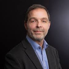 Peter Lamp's Instagram, Twitter & Facebook