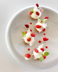 Julien Dugourd Julien Dugourd On Instagram La Fraise Des Bois Juste Magique Eze Monaco Tropbon Idee Dessert Desserts A L Assiette Fraises Des Bois