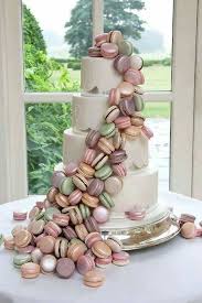 Beautiful Wedding Cake Decorated With Macarons Macaroon Wedding Cakes Wedding Cake Pictures Wedding Macarons