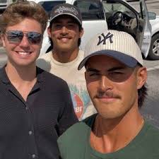 Seth Stephenson (@sethstephensonn)