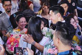 Ä'oan VÄƒn Háº­u Om An á»§i Doan Háº£i My Sau Chung Káº¿t Hoa Háº­u Viá»‡t Nam Vietnamnet