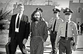 He was the founder of 'manson family,' a hippie group involved in several high profile murder cases like hinman murder case, the murder of film. Charles Manson Tod Eines Wahnsinnigen Panorama Stuttgarter Zeitung