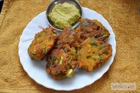 Basella Leaves Malabar Spinach Pui Pakoda Vedics Recipe Malabar Spinach Recipes Spinach