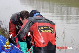 Nel centro di san donà di piave, in un tranquillo contesto residenziale con poche unità abitative e senza spese condominiali, proponiamo in vendita appartamento totalmente ristrutturato. Bambino Morto Annegato Oggi San Dona 28 Agosto 2014
