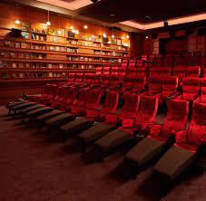 Veronica ferres, heiner lauterbach, simon schwarz and others. Uci Cinemaxx Cinestar Wie Das Luxus Kino Jetzt Zum Standard Wird Welt