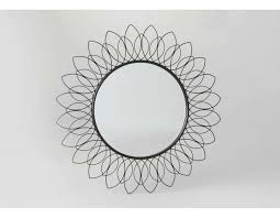 Posé au dessus d'un buffet, il règne en maître. Miroir Rond Soleil En Metal Noir Amadeus