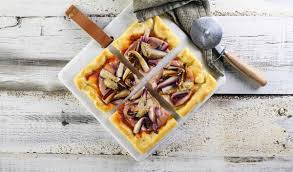 Soffice e dal gusto delicato grazie alla presenza del lievito madre, fritta o a base di pasta sfoglia, la pizza è uno dei piatti tipici della nostra cucina, una vera e propria prelibatezza a cui è impossibile resistere. La Pizza Fatta In Casa Le Ricette Con I Diversi Impasti