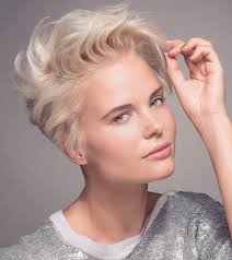 Bob frisuren hinten kürzer sind heutzutage sehr beliebt bei den damen, vor allem, wenn sie ihr aussehen mit der besten frisur da draußen ändern wollen. So Stylst Du Deine Kurzhaarfrisur