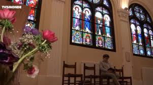 Alors qui est cette étrange communauté, souvent citée parmi les dix « sectes » les plus riches du monde ? Crimes Sexuels Dans L Eglise Le Pretre Qui M A Agressee M A Dit Voila Tu Es Guerie