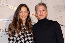 Schweinsteiger nimmt nationalspieler in die pflicht. Ana Ivanovic Bastian Schweinsteiger Sie Zeigen Wie Gut Sie Sich Erganzen Gala De