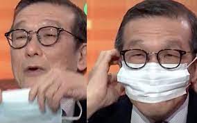 Berikut adalah panduan cara pakai masker yang benar yang direkomendasikan 3. Selama Ni Salah Ini Cara Betul Pemakaian Topeng Elak Virus Koronavirus Free Malaysia Today Fmt
