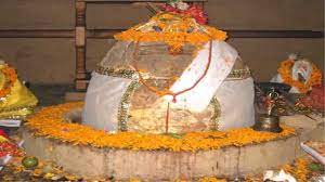 हिमाचल में यहां बसते हैं बिजली महादेव, मान्‍यता- भगवान बिजली के रूप में  अपने ऊपर लेते हैं संकट, खंडित हो जाती है शिवलिंग - Sawan 2022 Himachal  Pradesh Kullu ...
