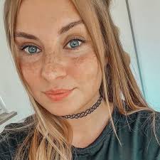 ◦┃ Ｌａｕｒａ.ｌｉｃｉｏｕｓ ┃◦ Laura Holz (@laura.licious) • Threads, Say more