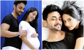 After an image of amrita rao went viral recently, in which she was seen with her baby bump for the first time in public. Rj Anmol Spills Beans About Wife Amrita Rao S Pregnancy Keeping It A Secret Reactions More