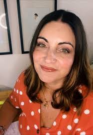 Faye Howe's Instagram, Twitter & Facebook