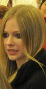 Avril Lavigne Bagged Groceries at Safeway for a Good Cause