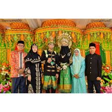 Gamis kebaya model baju seragam acara pernikahan. 87 Model Baju Adat Aceh Pernikahan Paling Bagus Modelbaju Id