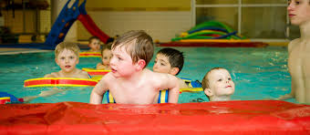 Kein kind wird gezwungen, einen schwimmkurs zu besuchen und oftmals lohnt es sich noch ein paar monate zu warten. Schwimmen Lernen Schwimmkurs Frankfurt Wiesbaden H2o Schwimmschule Prasler