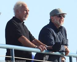 She died on sunday april 11 of cancer. Sombre Tom Jones Is Seen For First Time Since Wife Linda S Death As He Steps Out With Son Mark In Santa Monica The Life Times Of Hollywood