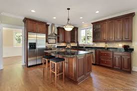 Traditional Tuesday Kitchen Of The Day Classic Cherry Brown Kitchen Cabinets Kitchen Design Wood Kitchen