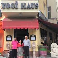 Yogi haus is an indian restaurant in berlin. Restaurant Indische Kuche Und Wohlfuhlatmosphare Im Yogi Haus Berliner Morgenpost