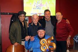 Eduardo aguirre pequeño en monterrey a las 23:00. Celebran A Eduardo
