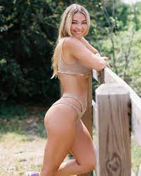 Madelyn Cline 🐐 : rMadelynCline