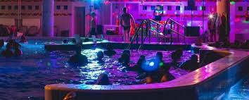 Strandok éjszakáján is zenés éjszakai fürdőzés várja a vendégeket a hajdúszoboszlói fürdőkomplexumban, ahol élményekkel teli fürdőzés részese lehetsz. Strandok Ejszakaja Furdoparty Zalakaros Hu