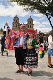 Dancarinos Peruanos Em Roupas Tradicionais De Cuzco Fotografia De Stock Editorial C Carlosphotos 13738412