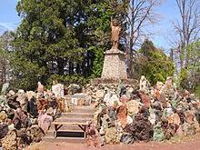 Petersen rock garden, formerly petersen's rock garden and also known as the petersen rock gardens, is a rock garden and museum on 4 acres (1.6 ha), located between the cities of bend and redmond in deschutes county, oregon, united states. Petersen Rock Garden Wikiwand