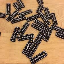 100均で簡単に出来るdiy プラバンで出来るかわいいタグを作ってみよう weboo ウィーブー おしゃれな大人のライフスタイルマガジン プラバン プラスチッククラフト 手作り アクセサリー 簡単