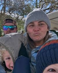 Lynn Ennis's Instagram, Twitter & Facebook